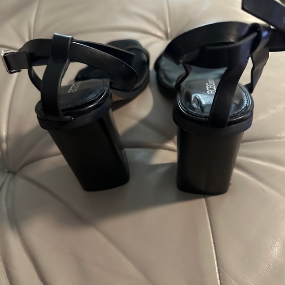 BCBG Generation black strappy heels size 7.5 - Picture 4 of 5